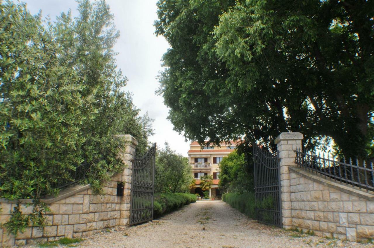 Hotel Haus Liliana Tar-Vabriga Zewnętrze zdjęcie