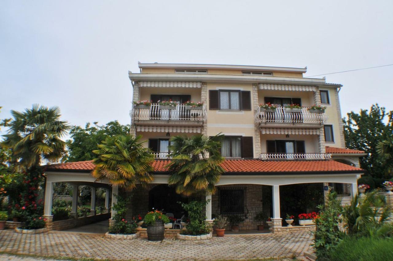 Hotel Haus Liliana Tar-Vabriga Zewnętrze zdjęcie