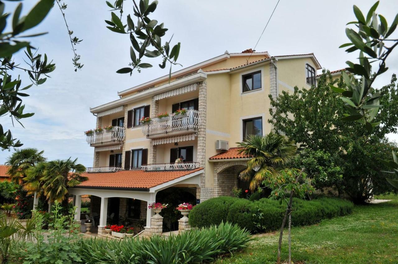 Hotel Haus Liliana Tar-Vabriga Zewnętrze zdjęcie