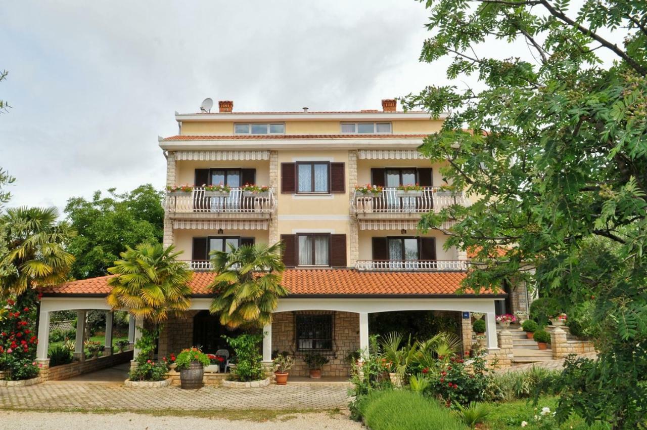 Hotel Haus Liliana Tar-Vabriga Zewnętrze zdjęcie