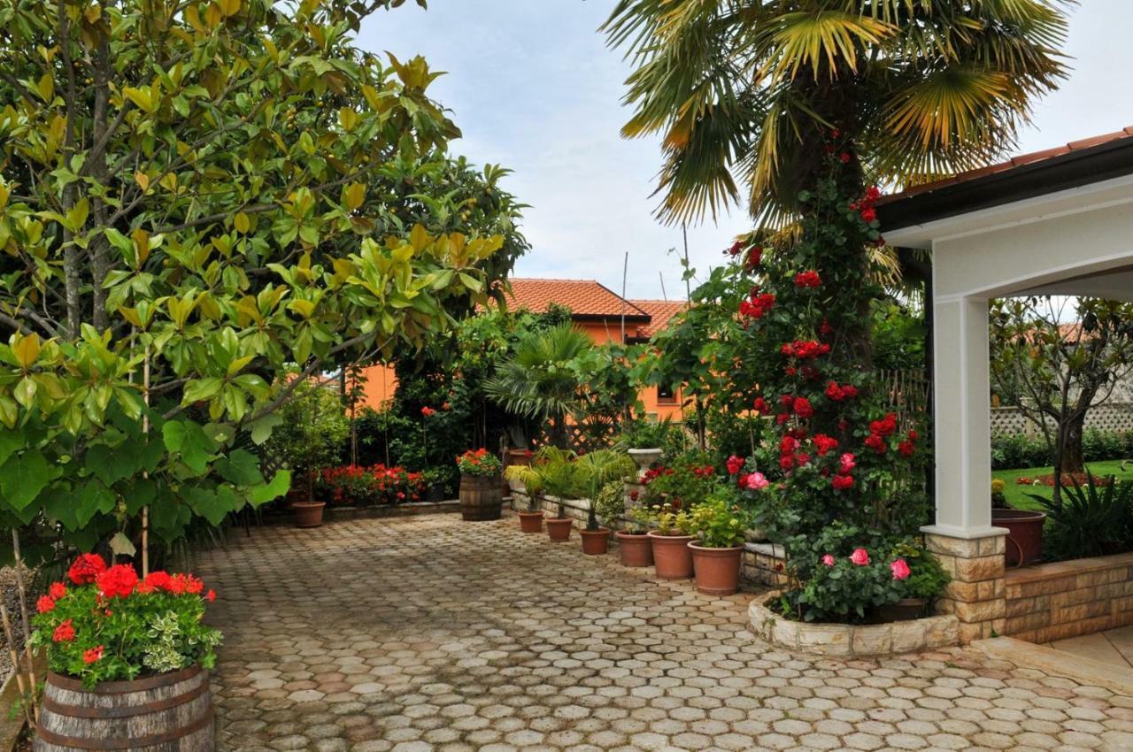 Hotel Haus Liliana Tar-Vabriga Zewnętrze zdjęcie