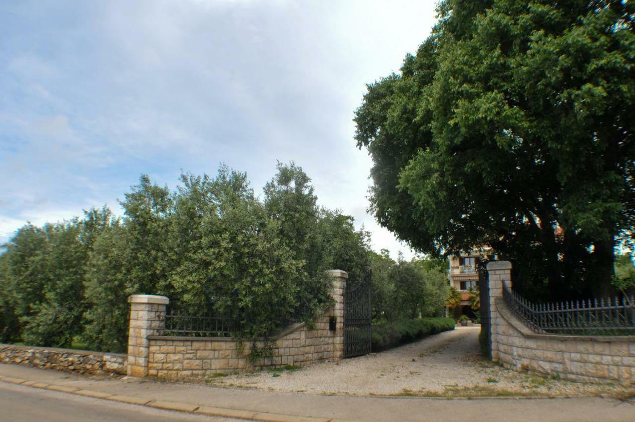 Hotel Haus Liliana Tar-Vabriga Zewnętrze zdjęcie