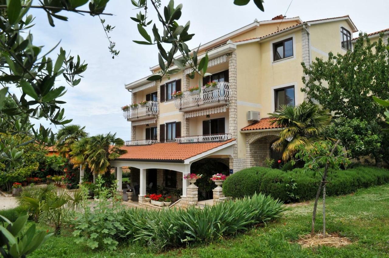 Hotel Haus Liliana Tar-Vabriga Zewnętrze zdjęcie