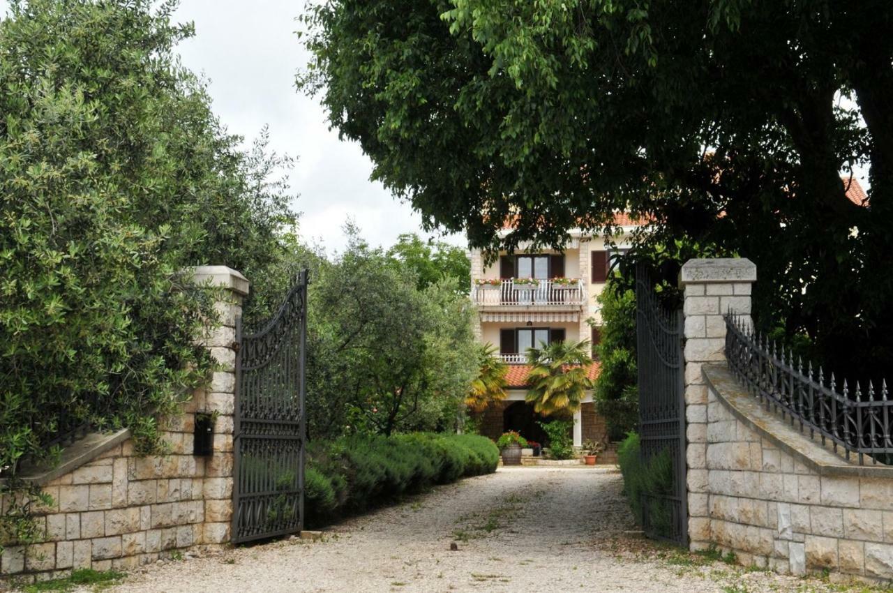 Hotel Haus Liliana Tar-Vabriga Zewnętrze zdjęcie