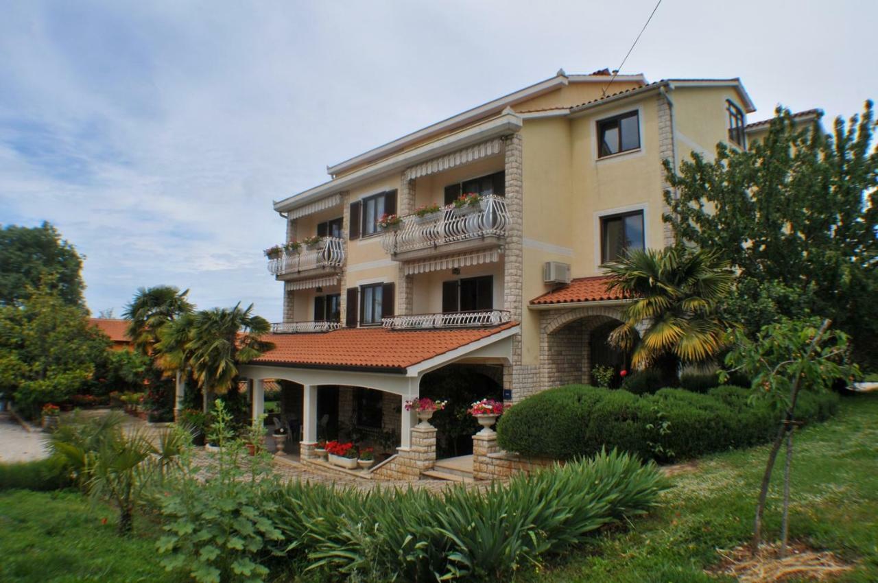 Hotel Haus Liliana Tar-Vabriga Zewnętrze zdjęcie